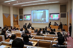 画像ギャラリー No.001のサムネイル画像 / コーエーのクリエイター二人が,筑波大学の特別講義「コンテンツ応用論」で学生達の“ゲーム業界で働くということ”についての疑問に答えた