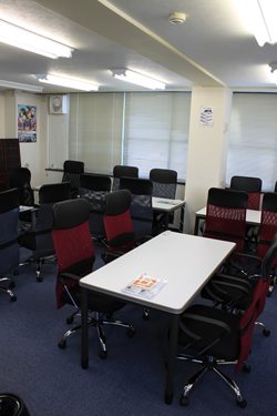 画像ギャラリー No.003のサムネイル画像 / ヒーローラボ,秋葉原に時間貸しのリアル集会所「かりくら -狩座-」をオープン。3月4日まではオープニングキャンペーンで1時間100円で利用できる