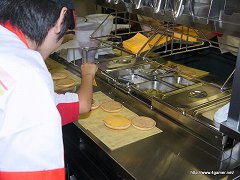 画像ギャラリー No.019のサムネイル画像 / ドナルド・マクドナルド先生が子供達に“食育”をレクチャー。「DS マック アドベンチャー」の体験会と食育ワークショップのイベントレポートを掲載