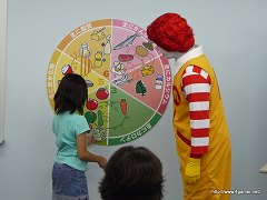 画像ギャラリー No.021のサムネイル画像 / ドナルド・マクドナルド先生が子供達に“食育”をレクチャー。「DS マック アドベンチャー」の体験会と食育ワークショップのイベントレポートを掲載