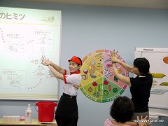 画像ギャラリー No.024のサムネイル画像 / ドナルド・マクドナルド先生が子供達に“食育”をレクチャー。「DS マック アドベンチャー」の体験会と食育ワークショップのイベントレポートを掲載