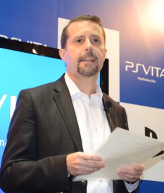 画像ギャラリー No.002のサムネイル画像 / SCE,「PlayStation Vita SHIBUYA TSUTAYA 発売カウントダウンイベント」を開催。ハウス社長,平井会長もかけつけたイベントの模様をレポート