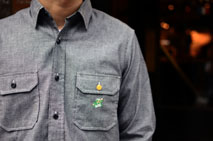 画像ギャラリー No.011のサムネイル画像 / 「THE KING OF GAMES」,秋の新作はマリオ/ルイージの刺繍が目を惹くシャンブレーシャツ。9月28日22:00に販売開始