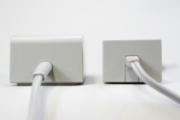 画像ギャラリー No.008のサムネイル画像 / 本日発売された「Wii U」をさっそく開けてみた。筐体とACアダプタは従来のWiiより一回り大きい