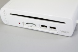 画像ギャラリー No.010のサムネイル画像 / 本日発売された「Wii U」をさっそく開けてみた。筐体とACアダプタは従来のWiiより一回り大きい