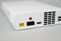 画像ギャラリー No.012のサムネイル画像 / 本日発売された「Wii U」をさっそく開けてみた。筐体とACアダプタは従来のWiiより一回り大きい
