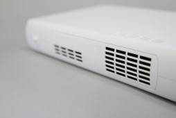 画像ギャラリー No.013のサムネイル画像 / 本日発売された「Wii U」をさっそく開けてみた。筐体とACアダプタは従来のWiiより一回り大きい