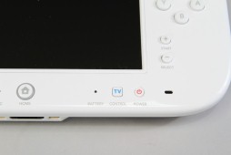画像ギャラリー No.019のサムネイル画像 / 本日発売された「Wii U」をさっそく開けてみた。筐体とACアダプタは従来のWiiより一回り大きい