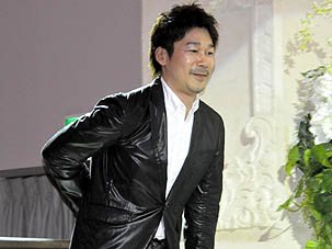 画像ギャラリー No.017のサムネイル画像 / 「ドラゴンズドグマ:ダークアリズン」「ヴァンパイア リザレクション」などのコラボメニューも明らかになった,「カプコンバー」1周年記念パーティーをレポート