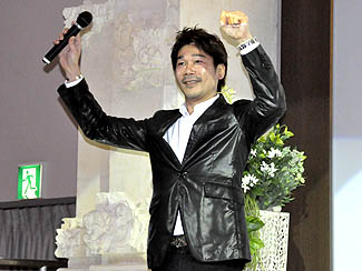 画像ギャラリー No.019のサムネイル画像 / 「ドラゴンズドグマ:ダークアリズン」「ヴァンパイア リザレクション」などのコラボメニューも明らかになった,「カプコンバー」1周年記念パーティーをレポート