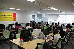 画像ギャラリー No.016のサムネイル画像 / ディー・エヌ・エーがカスタマーサポートセンターのプレスツアーを実施。サービスの安全はどのように守られているのか