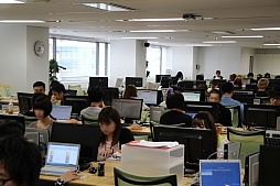 画像ギャラリー No.017のサムネイル画像 / ディー・エヌ・エーがカスタマーサポートセンターのプレスツアーを実施。サービスの安全はどのように守られているのか