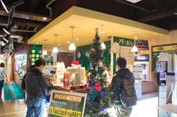 画像ギャラリー No.001のサムネイル画像 / ROファンが深夜の秋葉原に集結! 「ラグナロクオンライン」10周年カウントダウンイベントの模様をレポート