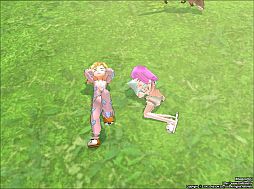 画像ギャラリー No.005のサムネイル画像 / 「マビノギ」,まくらを使ってモンスターを攻撃。「まくら投げイベント」がスタート