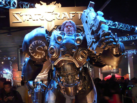 2ͤΥե򽸤Blizzard EntertainmentΥե󥤥٥ȡBlizzCon 2010פšǯ̤ܶϤϤDiablo IIIס