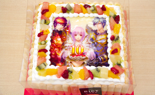 画像集#002のサムネイル/「ミュー」のGMモスグリーン氏とポンガイエロー氏が10周年記念ケーキを持って4Gamer編集部に来訪。12月の記念イベントについても聞いてみた