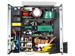 画像ギャラリー No.002のサムネイル画像 / 80PLUS BRONZE取得。Corsair製のゲーマー向け950W電源が発売