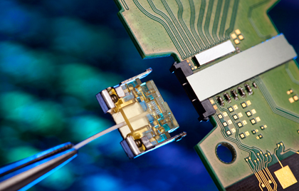 画像ギャラリー No.003のサムネイル画像 / Intel,超高速転送が可能な新技術「シリコン・フォトニクス」を発表