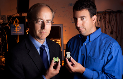 画像ギャラリー No.007のサムネイル画像 / Intel,超高速転送が可能な新技術「シリコン・フォトニクス」を発表