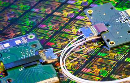 画像ギャラリー No.009のサムネイル画像 / Intel,超高速転送が可能な新技術「シリコン・フォトニクス」を発表