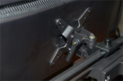 画像ギャラリー No.012のサムネイル画像 / XFXブランドの3画面ディスプレイスタンド「XFX Triple Display Monitor Stand」を組み立ててみた