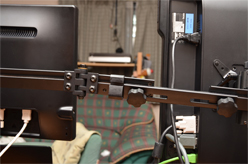 画像ギャラリー No.021のサムネイル画像 / XFXブランドの3画面ディスプレイスタンド「XFX Triple Display Monitor Stand」を組み立ててみた