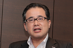 画像ギャラリー No.002のサムネイル画像 / 「Xbox 360 320GB Kinect スター・ウォーズ リミテッド エディション」の実機と起動音が披露された「マイクロソフト メディアエクスチェンジ」レポート