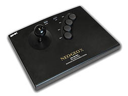 画像ギャラリー No.005のサムネイル画像 / NEOGEOの携帯ゲーム機「NEOGEO X」にジョイスティックなどが付属した「GOLD ENTERTAINMENT SYSTEM」が2012年12月6日発売