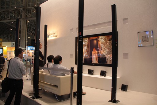 画像ギャラリー No.014のサムネイル画像 / 電脳メガネや8Kディスプレイなど,日本のIT・家電業界から最先端技術が結集した「CEATEC 2012」開催