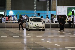 画像ギャラリー No.031のサムネイル画像 / 電脳メガネや8Kディスプレイなど,日本のIT・家電業界から最先端技術が結集した「CEATEC 2012」開催