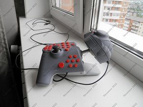 画像ギャラリー No.002のサムネイル画像 / 左側に大量のボタン,右側には謎の突起物。ユニークすぎるロシア産ゲームパッド「R-Handle」が開発中