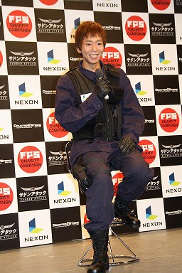 画像ギャラリー No.003のサムネイル画像 / 「ネクソンのゲームしかやりません!」──テレビCMに出演する楽しんごさんも駆けつけた,ネクソンのFPSチャリティキャンペーン記者発表会レポート