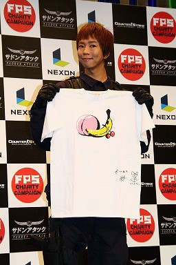 画像ギャラリー No.005のサムネイル画像 / 「ネクソンのゲームしかやりません!」──テレビCMに出演する楽しんごさんも駆けつけた,ネクソンのFPSチャリティキャンペーン記者発表会レポート