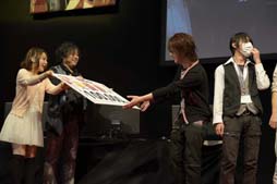 画像ギャラリー No.031のサムネイル画像 / 「ペーパーマン」のオフラインイベント「PMフェス2012 -春まつり-」開催。「Fate/Zero」とのコラボや「シングルモード」などの情報が発表に