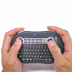 画像ギャラリー No.003のサムネイル画像 / ゲームパッド風操作感(!?)のマウス機能付き無線キーボード登場