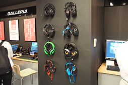 画像ギャラリー No.006のサムネイル画像 / 約100種類ものゲーマー向け周辺機器を実際のゲームで試せるサービスが秋葉原GALLERIA Loungeでスタート