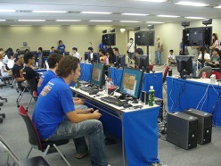 画像ギャラリー No.004のサムネイル画像 / 「ゲットアンプドX」第3回世界大会の勝負の行方は? 「ゲットアンプドワールドフェスティバル2010」イベントレポート