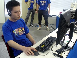 画像ギャラリー No.009のサムネイル画像 / 「ゲットアンプドX」第3回世界大会の勝負の行方は? 「ゲットアンプドワールドフェスティバル2010」イベントレポート