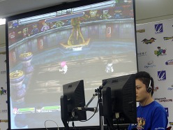 画像ギャラリー No.010のサムネイル画像 / 「ゲットアンプドX」第3回世界大会の勝負の行方は? 「ゲットアンプドワールドフェスティバル2010」イベントレポート