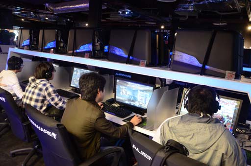 画像ギャラリー No.004のサムネイル画像 / 「Alliance of Valiant Arms」のオフラインイベント,「DeToNator Presents ネットカフェキャラバン 2012 番外編」をレポート