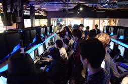 画像ギャラリー No.005のサムネイル画像 / 「Alliance of Valiant Arms」のオフラインイベント,「DeToNator Presents ネットカフェキャラバン 2012 番外編」をレポート