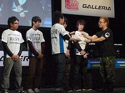 画像ギャラリー No.014のサムネイル画像 / 「Alliance of Valiant Arms」公式大会は,名勝負続出のなか,クラン「DeToNator」が「護衛」「爆破」の両部門で初の二冠を達成