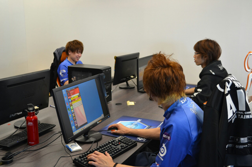 画像集#006のサムネイル/DeToNatorが第1次リーグを突破――オンラインFPS「Alliance of Valiant Arms」の国際大会「AIC 2014」1日目の模様をレポート