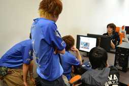 画像集#010のサムネイル/DeToNatorが第1次リーグを突破――オンラインFPS「Alliance of Valiant Arms」の国際大会「AIC 2014」1日目の模様をレポート