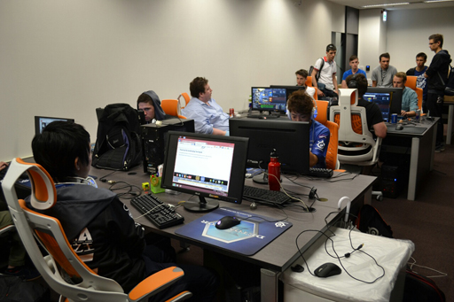 画像集#019のサムネイル/DeToNatorが第1次リーグを突破――オンラインFPS「Alliance of Valiant Arms」の国際大会「AIC 2014」1日目の模様をレポート