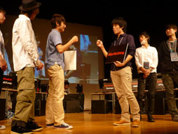 画像ギャラリー No.018のサムネイル画像 / 日本一の座と世界への切符を手に入れたのは,「HollowMellow(LIA-BLUFF)」。激戦だらけだった「クロスファイアチャンピオンシップ2012」レポート