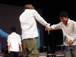 画像ギャラリー No.023のサムネイル画像 / 日本一の座と世界への切符を手に入れたのは,「HollowMellow(LIA-BLUFF)」。激戦だらけだった「クロスファイアチャンピオンシップ2012」レポート