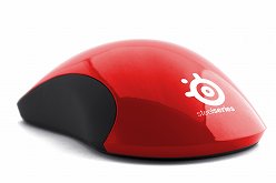 画像ギャラリー No.003のサムネイル画像 / 「SteelSeries Kinzu」のスイッチとマウスソールを変更した「Special Edition Red」が4月15日に登場