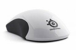 画像ギャラリー No.006のサムネイル画像 / 「SteelSeries Kinzu」のスイッチとマウスソールを変更した「Special Edition Red」が4月15日に登場