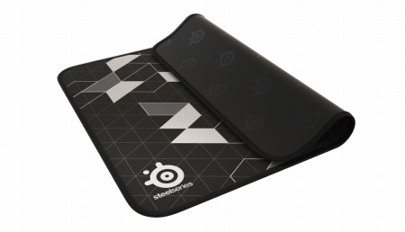 画像ギャラリー No.001のサムネイル画像 / SteelSeries,縁に沿ってステッチ加工を施したマウスパッド「QcK Limited」「QcK+ Limited」を世界市場で発表